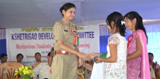 Article: Apart from Toppers’ felicitation Woman IPS officer Pushpanjali presenting an award to a meritorious girl student at Kshetrigao.