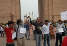 Mission Bharityam: Solidarity with Northeast People for Unity and Harmony On the call of Mission Bhartiyam, an organization by youths,people formed a human chain today at India Gate in solidarity with people of North East and victims of riots and violence. (4)