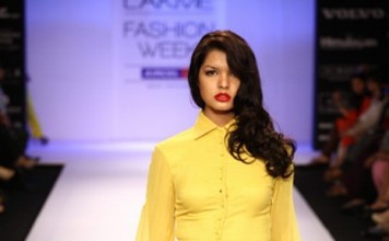 Sailex Ngairangbam – Lakme Fashion Week Winter/Festive 2012 A model on the ramp showcase designer Sailex Ngairangbams creations at LFW (20)