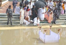 Manipur pays befitting tribute to Khongjom War martyrs Chief Minister Okram Ibobi Singh offering tarpan at Khongjom River.