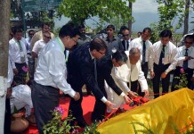 71 years on, Japan continues to remember Battle of Imphal: Ambassador Takeshi Yagi Ambassador of Japan to India Takeshi Yagi and Australian High Commissioner to India Patrick Suckling unveiling the Memorial Plaque .