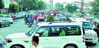 TRAFFIC CIRCUS : MANIPUR STYLE – Parking, cross-over by VIPs congest traffic