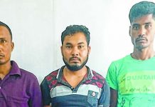 Four of arms gang held with arms