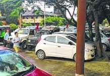 Unregulated parking multiplies traffic congestion, VIPsm chokes Sect road