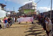 People of Ukhrul form human chain in support of Framework Agreement