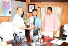 CM presents ‘Jeevan Raksha Padak award-2017’ to John Lalditsak John Laditshak