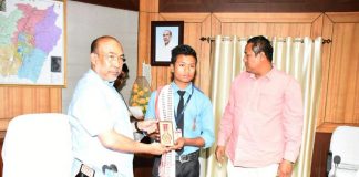 CM presents ‘Jeevan Raksha Padak award-2017’ to John Lalditsak John Laditshak